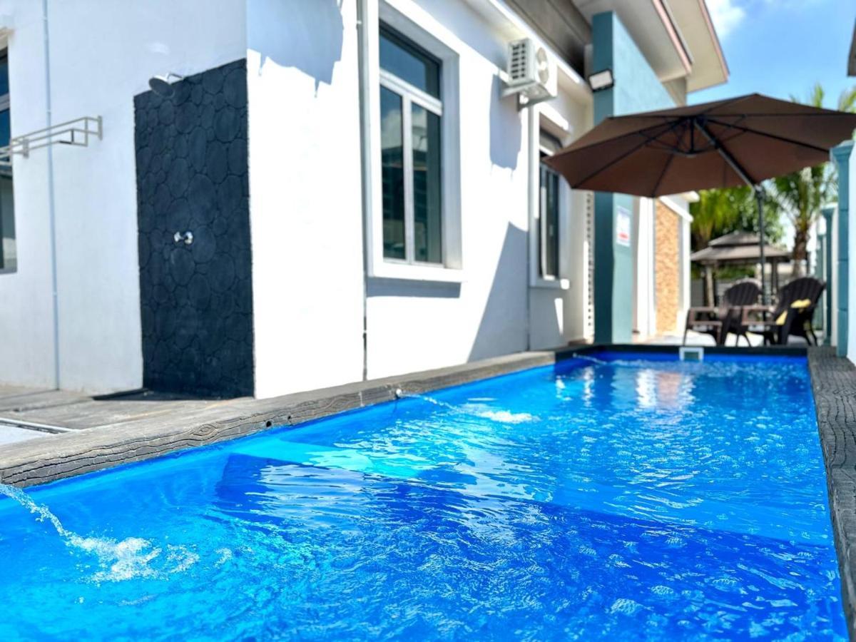 Bandar Melaka Family Bungalow Private Pool Bbq Wifi Netflix Exterior foto